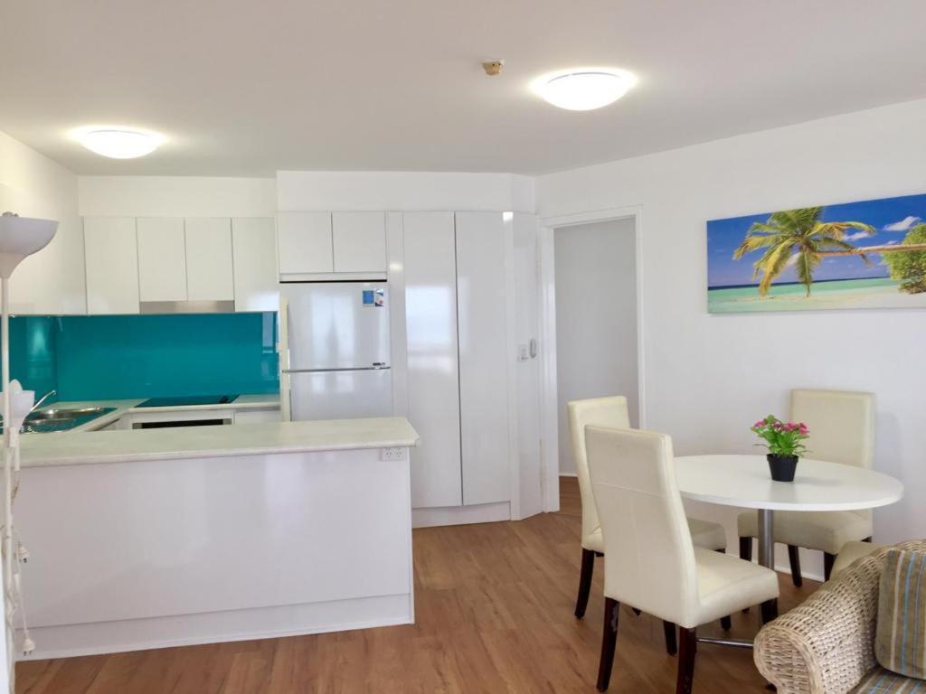 Surfers Holiday Apartments Гоулд Коуст Екстериор снимка