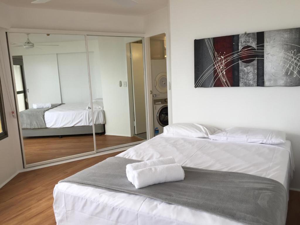 Surfers Holiday Apartments Гоулд Коуст Екстериор снимка