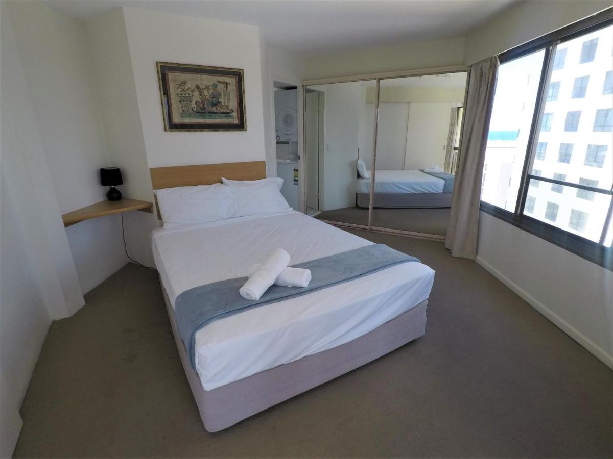 Surfers Holiday Apartments Гоулд Коуст Екстериор снимка